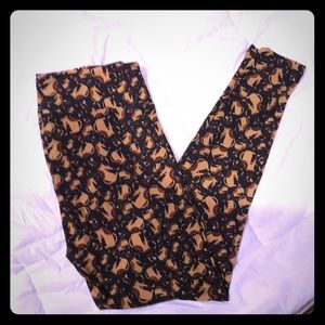 Never worn black background leggings